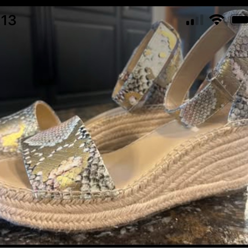 Stylish Snakeskin Wedge Sandals